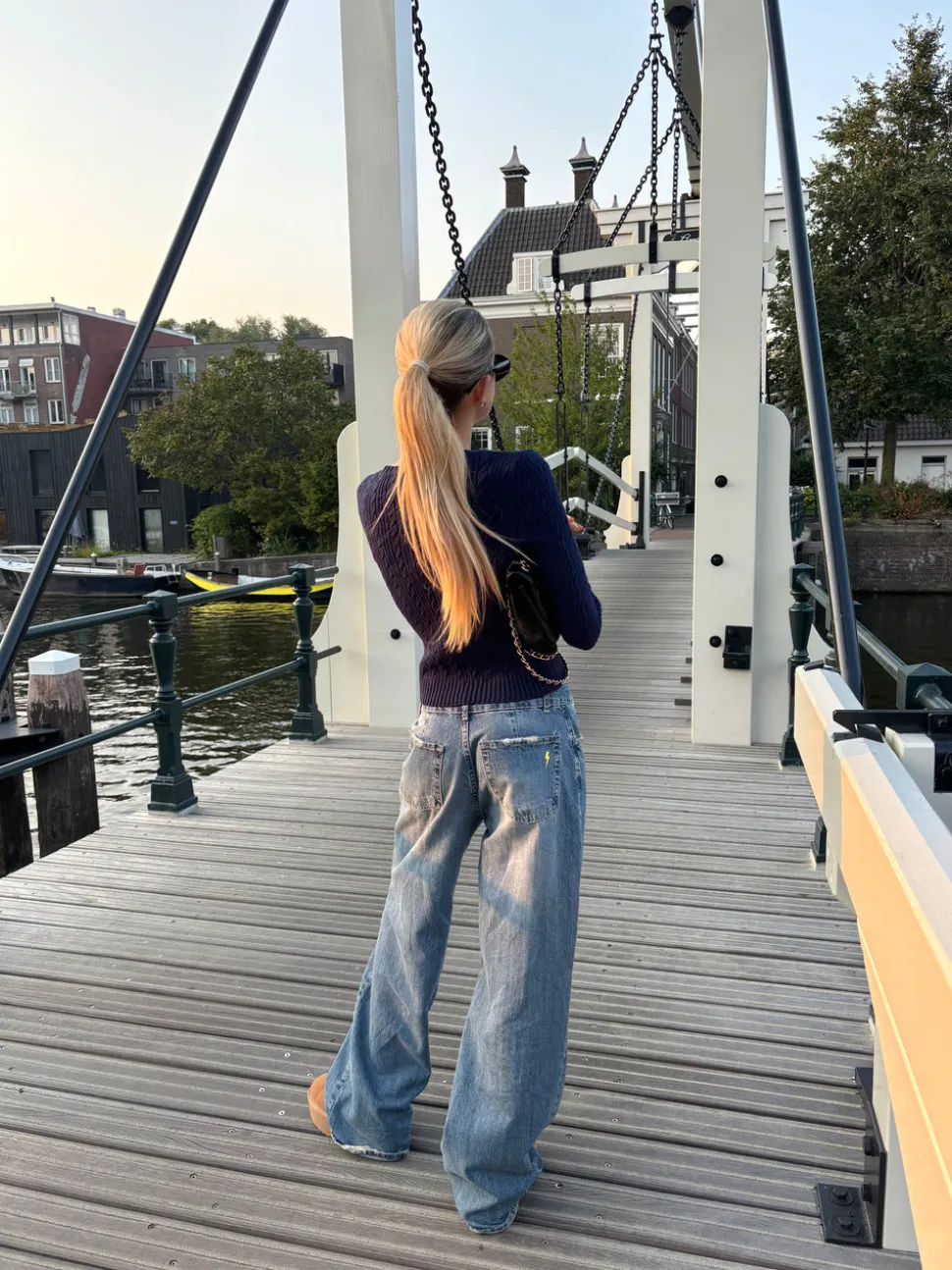 Alaia lavtaljet jeans med lyn detalje - Lys denim