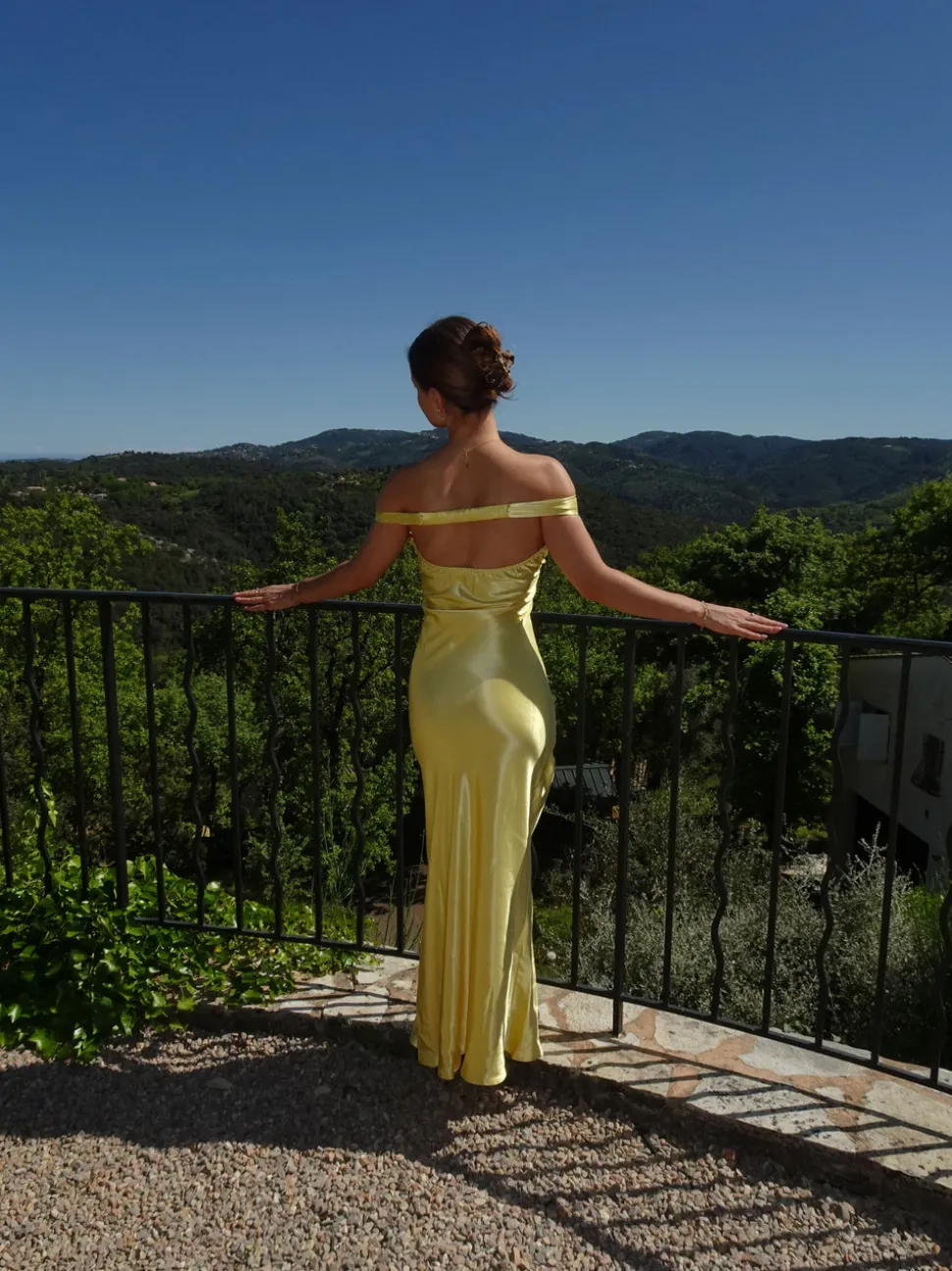 Andie off shoulder satinkjole - Gul