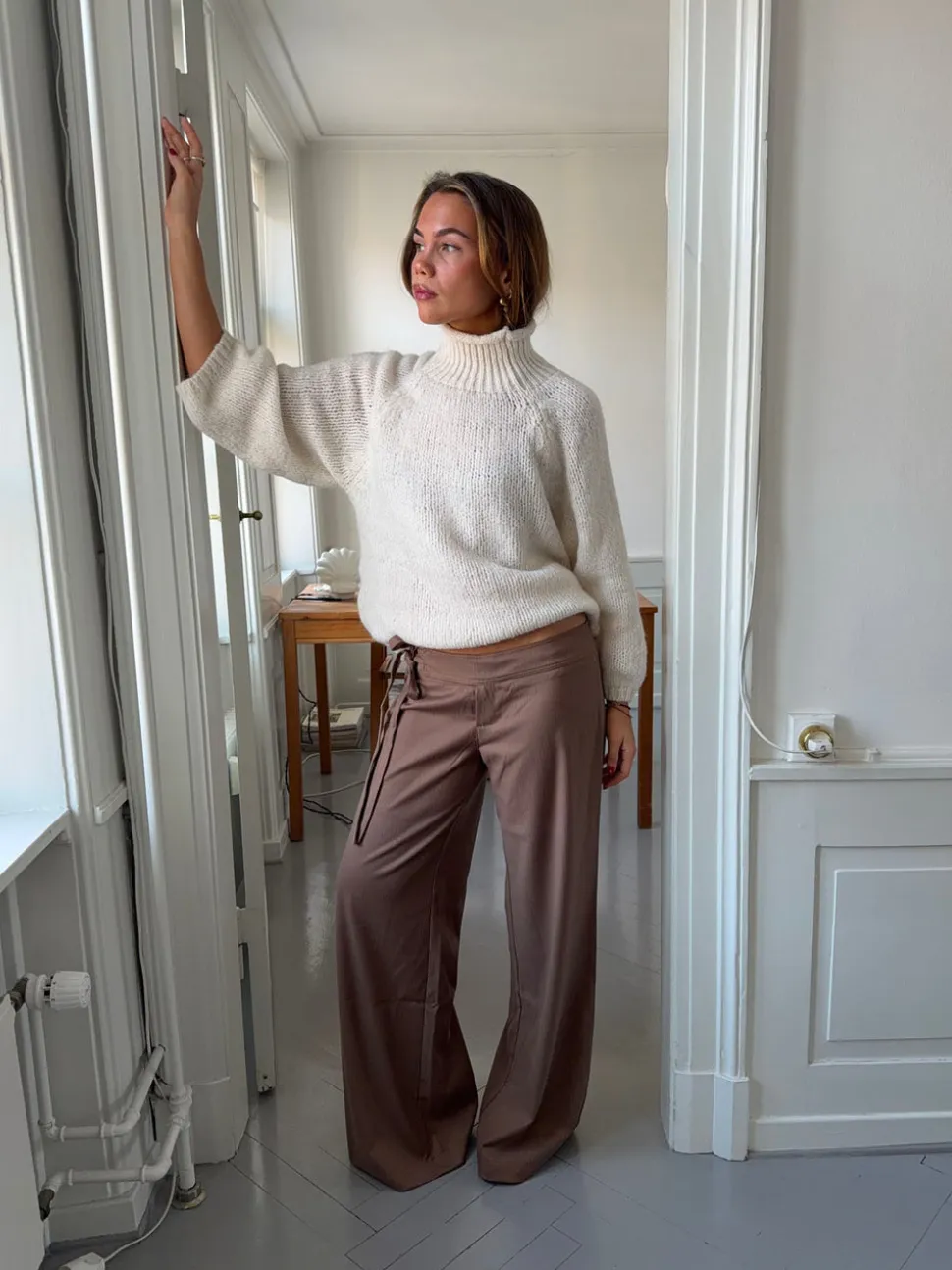 Buka bukser med bindebånd og striber - Brun