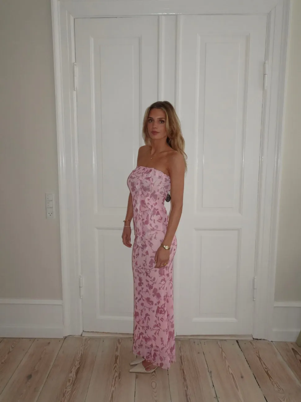 Charlot maxikjole med blomster - Lyserød
