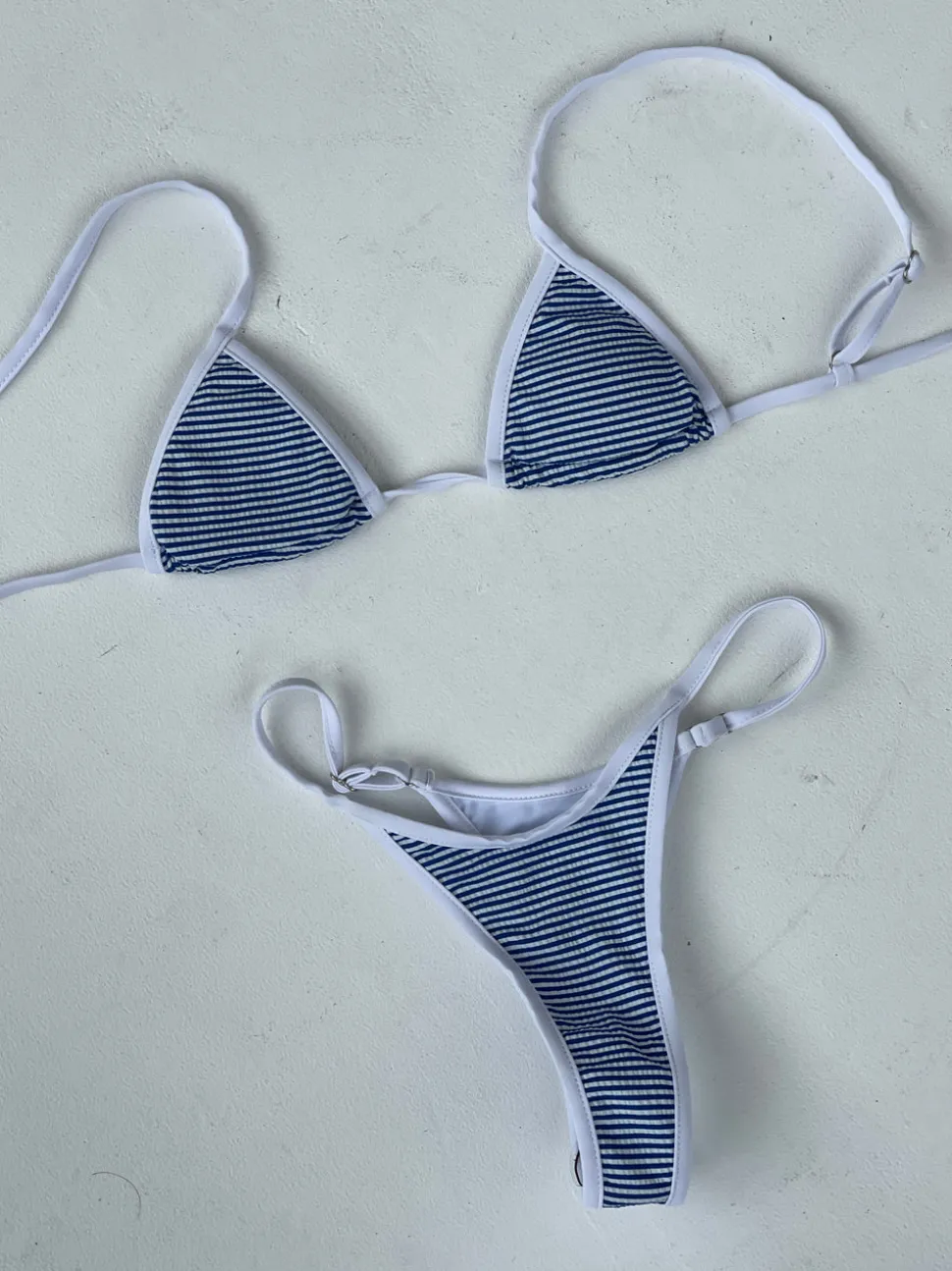 Elyna bikini med striber - Blå/hvid