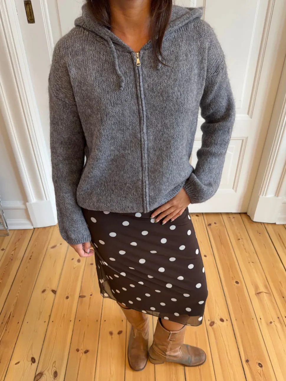 Gregina hoodie med zip i strik - Grå