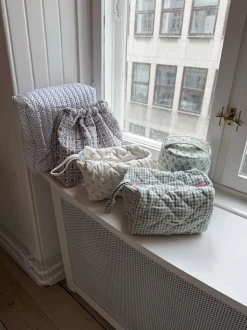 Honey lille toilettaske - Off white med bamser