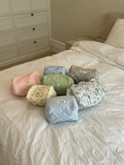Honey stor toilettaske - Mint grøn i broderi