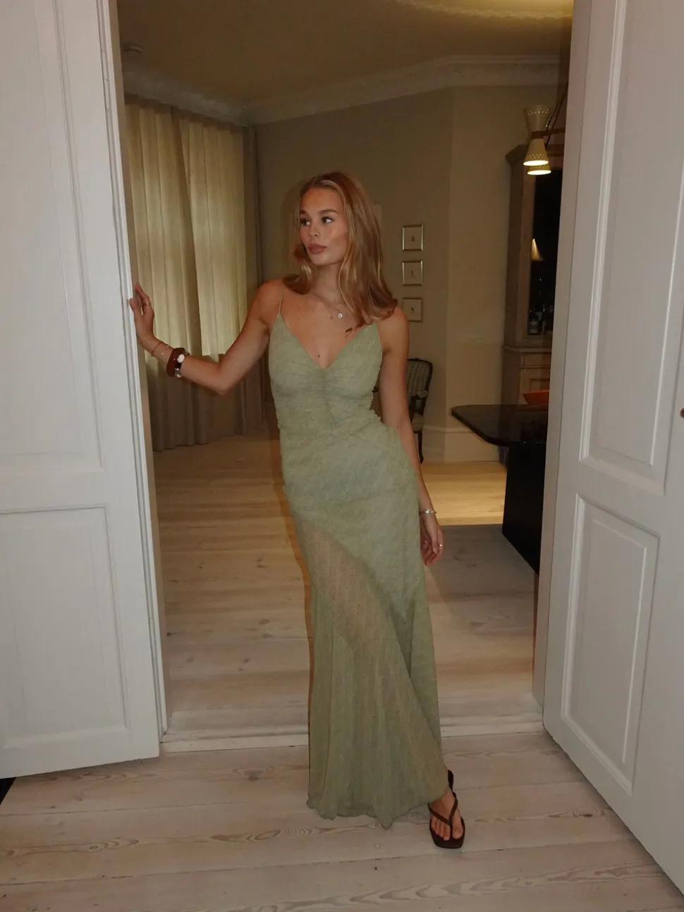 Lilje kjole med mønster - Sage grøn