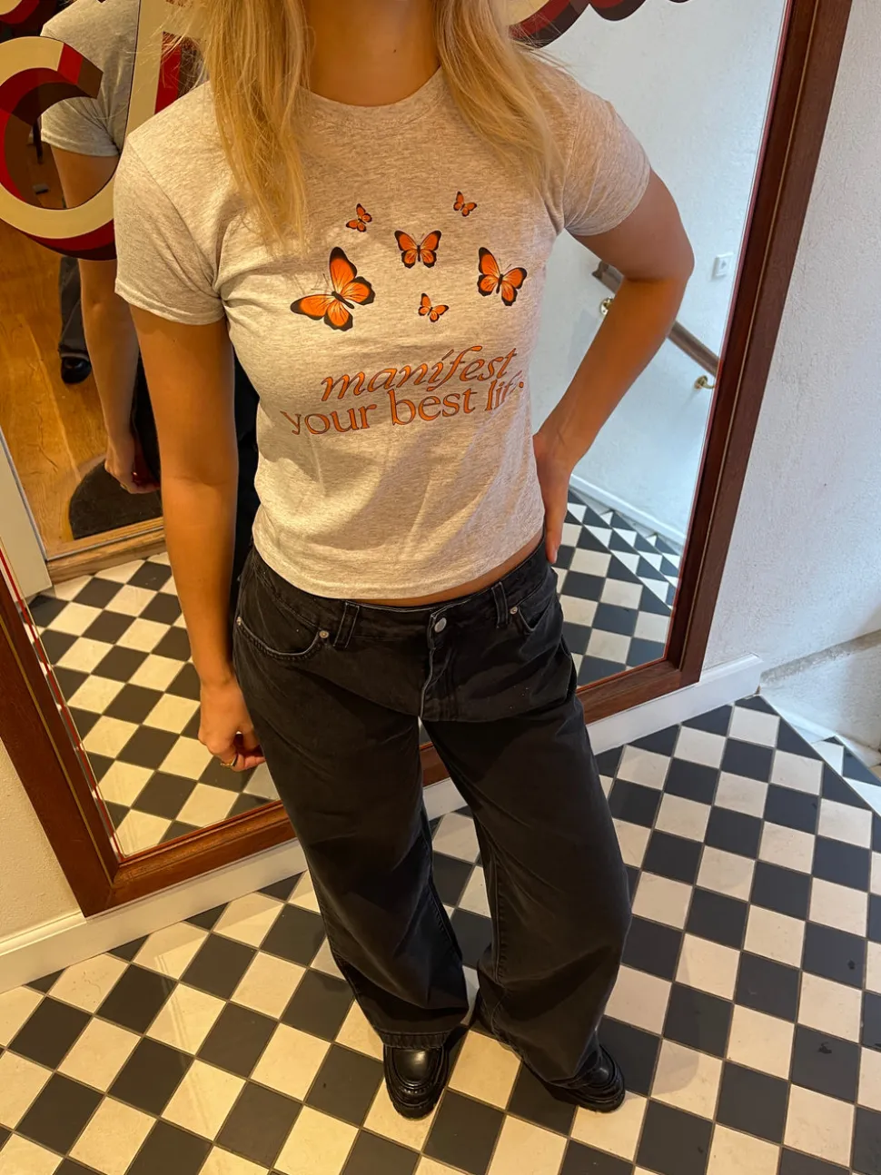 Manifest your best life baby tee - Grå