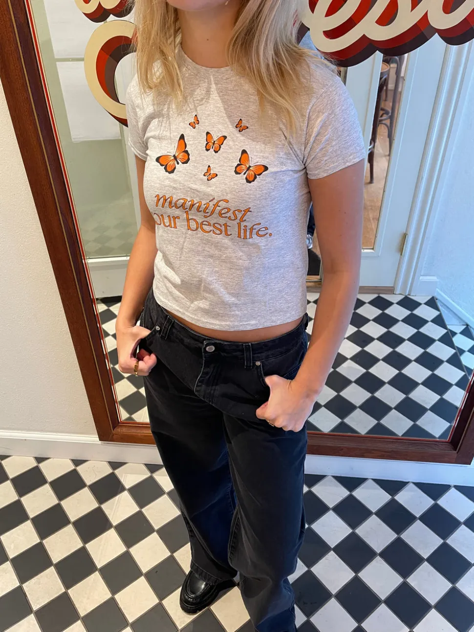 Manifest your best life baby tee - Grå