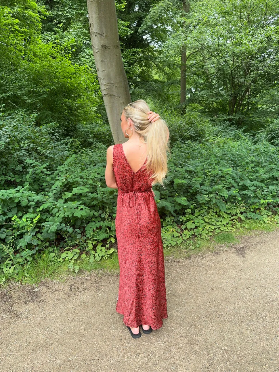 Marielle kjole med blomster - Sort/rød