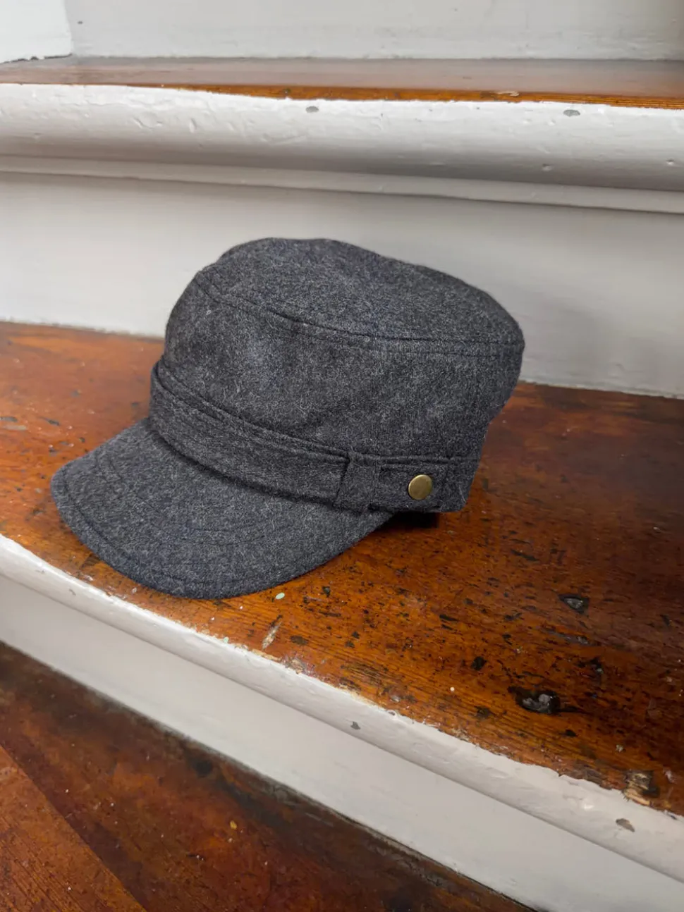 Myra kasket med detaljer - Grå