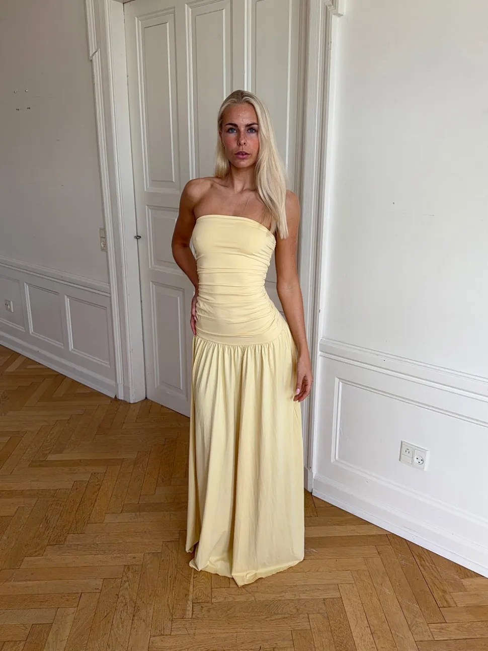 Solara kjole – Lys gul