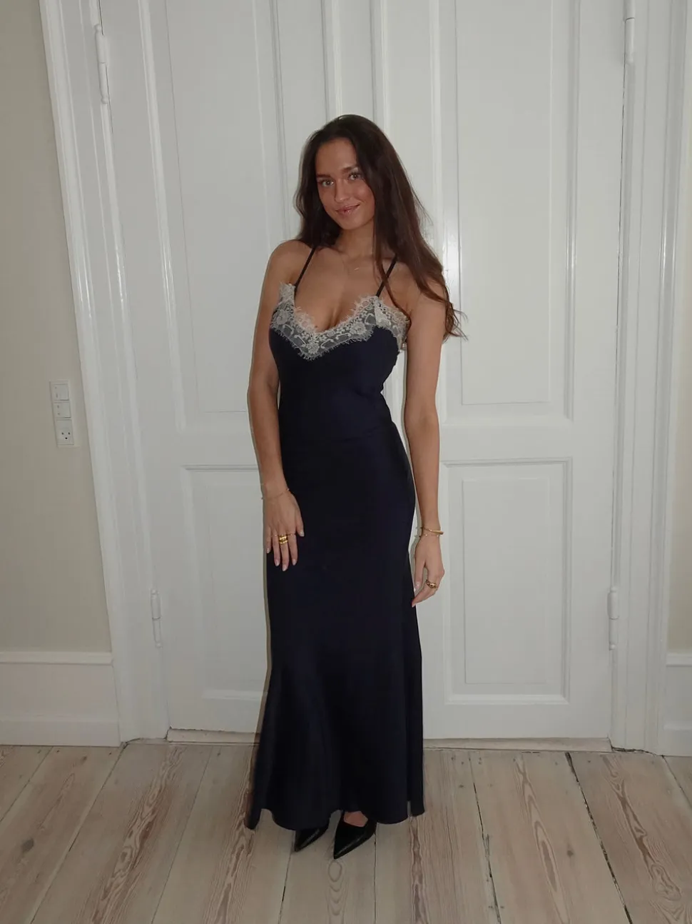 Tena kjole med blondedetaljer - Navy/hvid