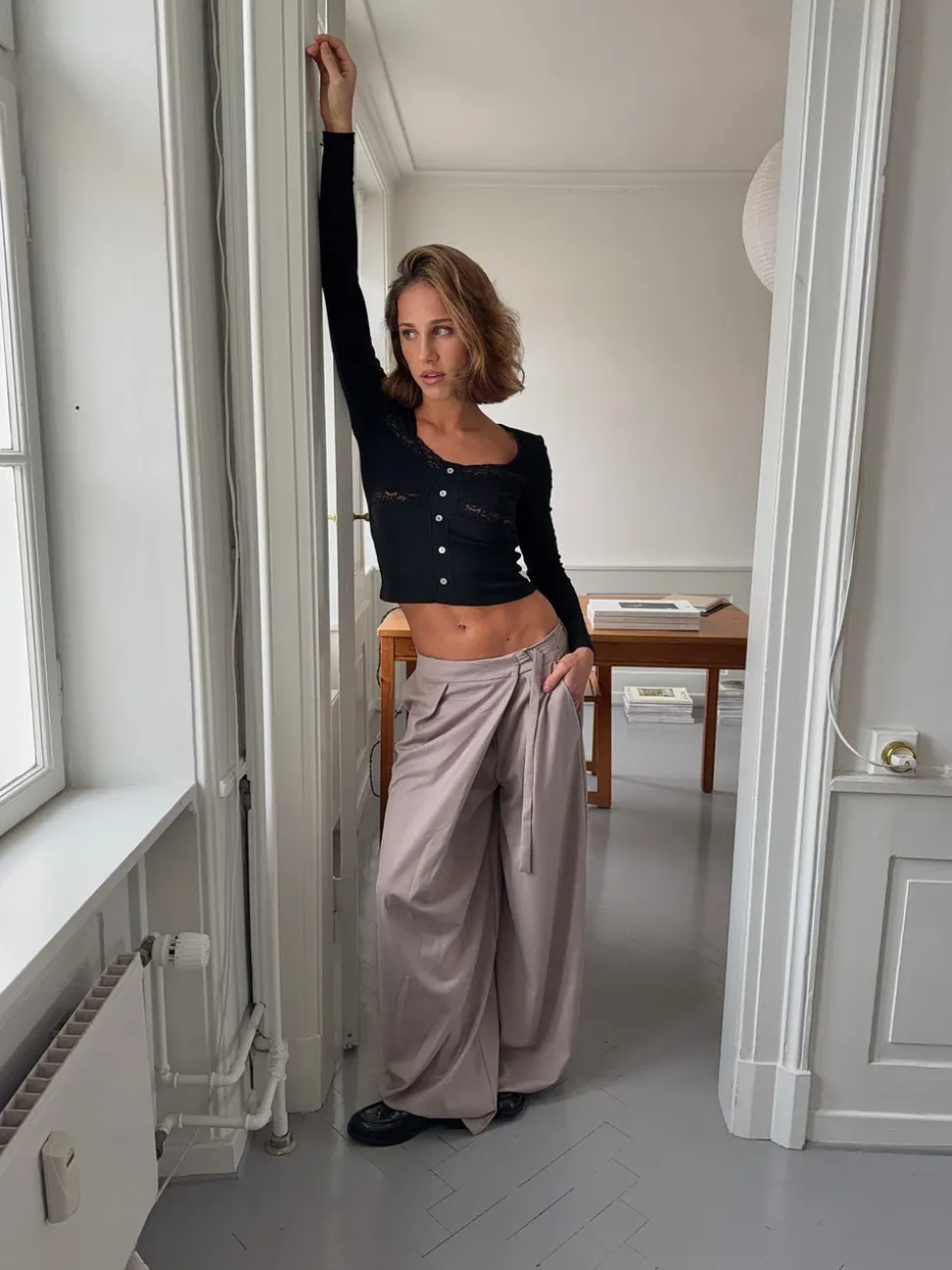 Trina suitbukser med spændedetalje - Beige