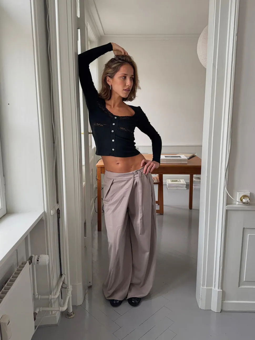 Trina suitbukser med spændedetalje - Beige