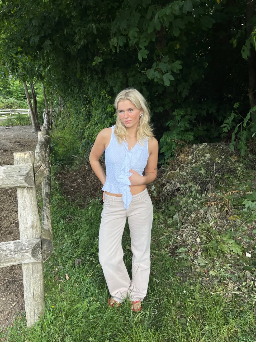 Tuva lavtaljede jeans - Beige
