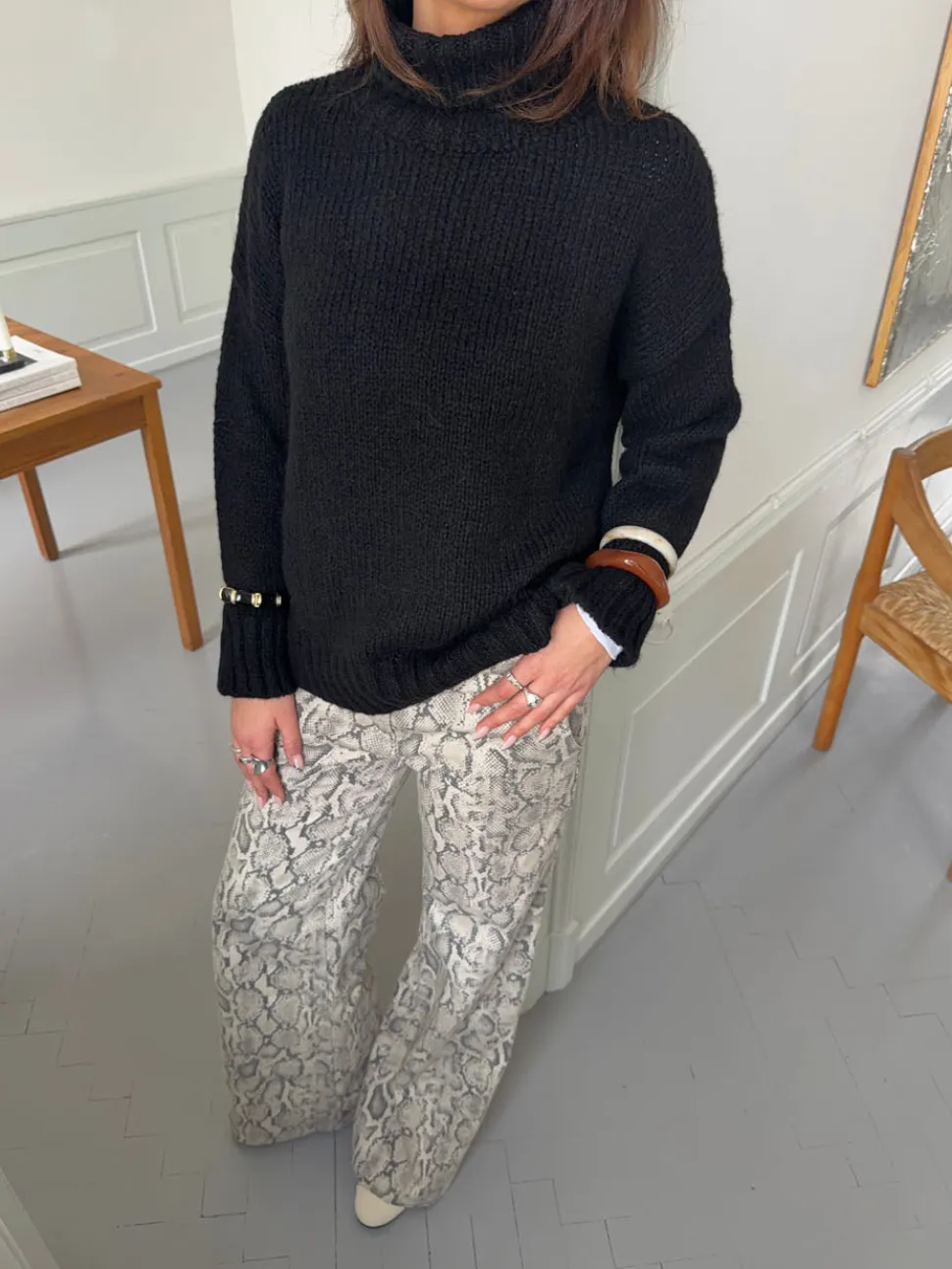 Valdamara oversized striktrøje med turtleneck - Sort