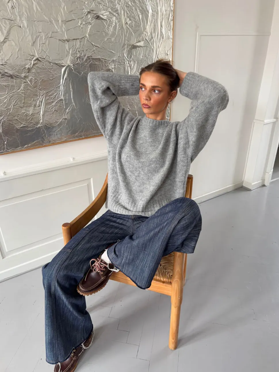 Vicky striktrøje med ribdetaljer - Grå