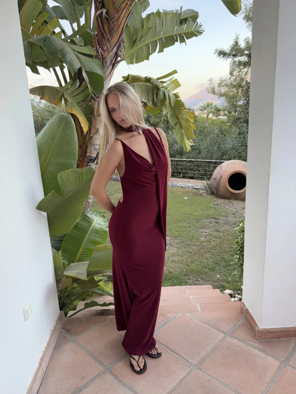 Vinja maxikjole med sjal - Rød/bordeaux
