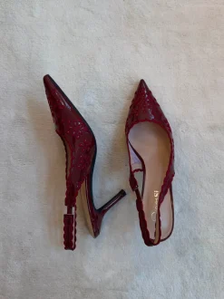 Ydun slingback hæle med detaljer - Rød