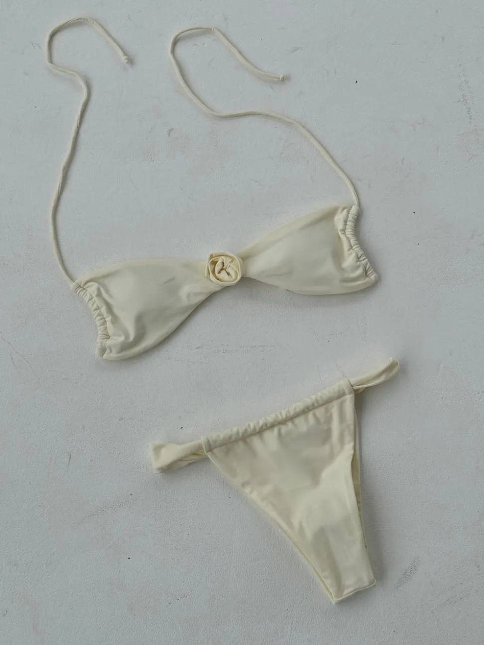 Zahara bikini med blomst - Creme hvid
